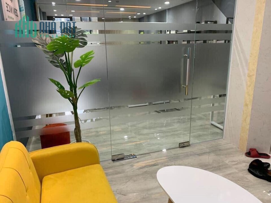 106 Hoàng Ngân cho thuê sàn văn phòng 100m2 giá cực tốt