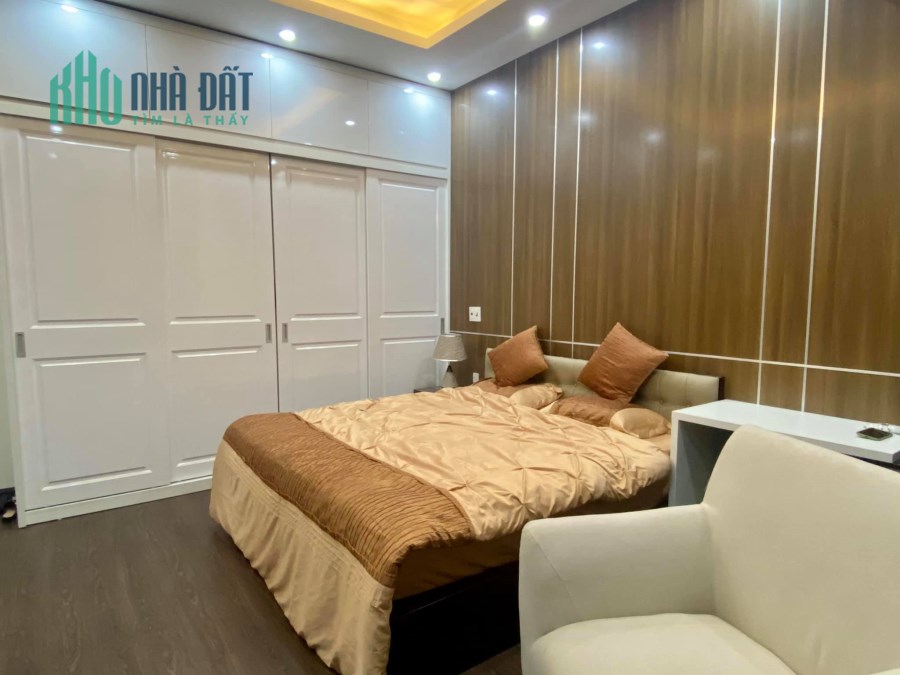 Bán gấp Phố Nguyễn Thái Học giá 2 tỷ, 40m2 ( tầng 2), ở luôn