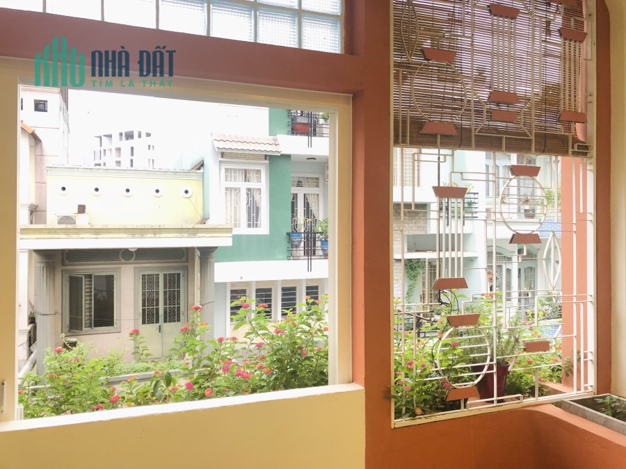 Cần bán gấp căn nhà HXH CMT8, Quận 10 - DT:4.8*11 - trệt 4 lầu - 9ty7