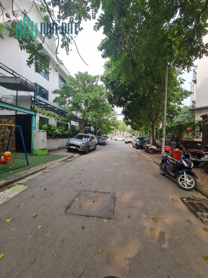 SIÊU VIP, biệt thự LÔ GÓC Trần Đăng Ninh 225m x 5 tầng, MT 12m, giá còn 42 tỷ. LH 0981588619.