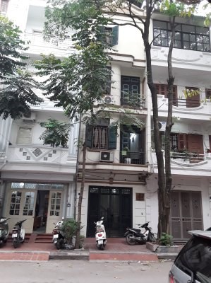 Cho thuê nhà khu phân lô Đầm Trấu 50m x 5 tầng , MT 4.5m , riêng biệt, giá 20 triệu có thương lượng