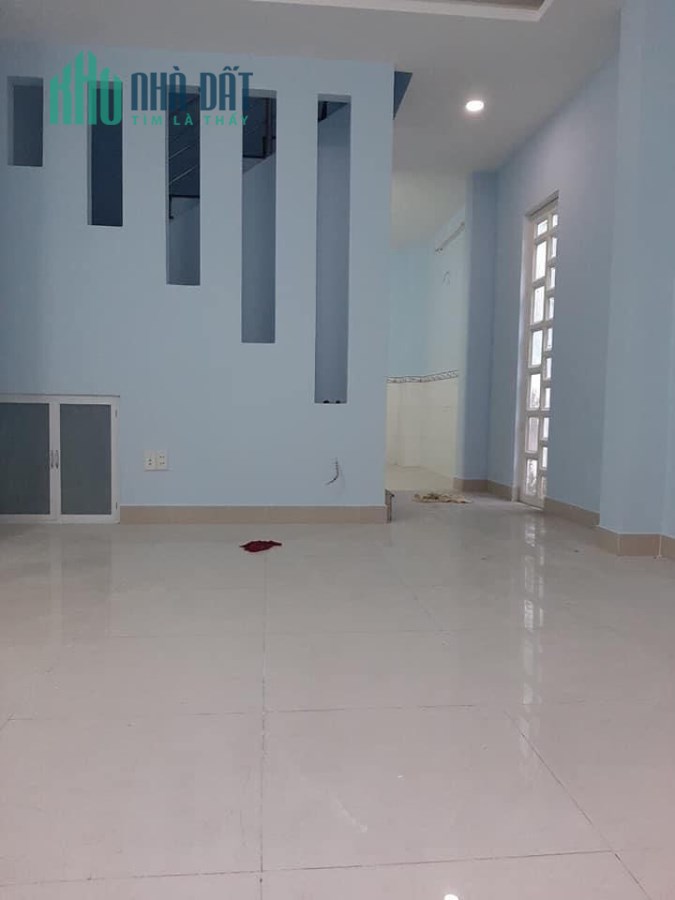 Bán nhà sát mặt tiền Lý Chính Thắng Quận 3 33m2 chỉ 3.3 tỷ.