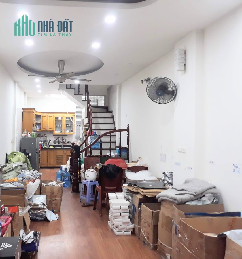 Hoàng Hoa Thám 57m 4 tầng , 5.5 tỷ.