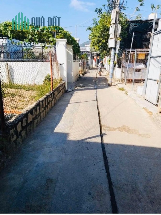BÁN ĐẤT GẦN CHỢ VĨNH HẢI , NHA TRANG GIÁ CHỈ 1 TỶ 250
