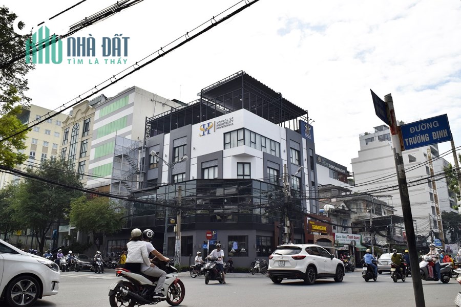 Cho thuê căn góc 2 mặt tiền 151 đường Trương Định và Kỳ Đồng, phường 9, Quận 3.