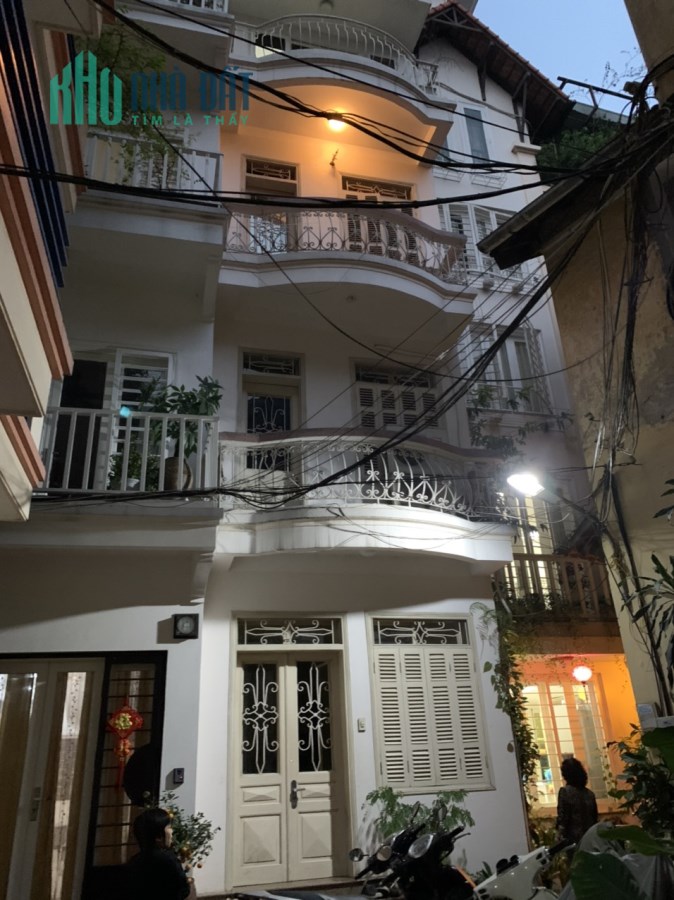 Cho thuê nhà ngõ Trần Hưng Đạo 30m x 5 tầng, MT 4.5m . Nhà đẹp , yên tĩnh thoáng mát. 14 triệu