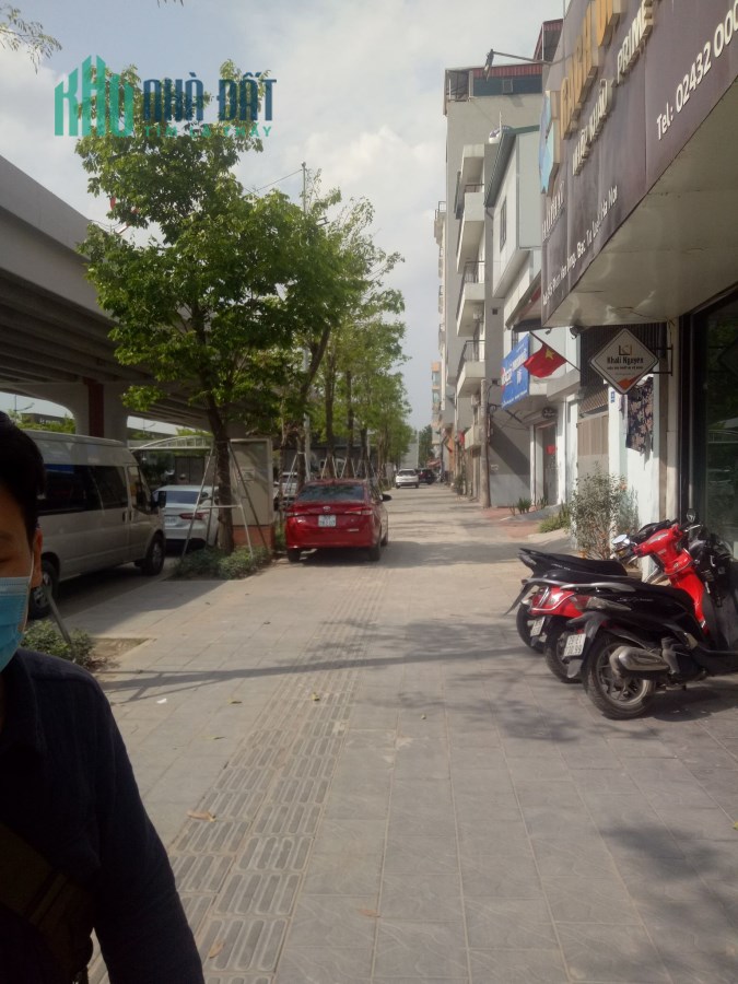 Cho thuê mặt bằng rộng 250m, mặt tiền 22m tại Phạm Văn Đồng, Bắc Từ Liêm.