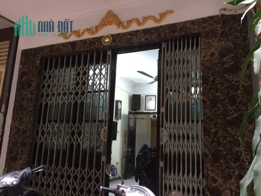 Bán nhà Phố Xã Đàn,Q. Đống Đa 40m2x4 tầng, nhỉnh 5 tỷ. ôtô đỗ cửa.