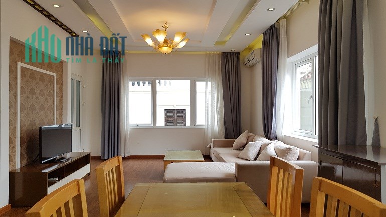 Cho thuê căn hộ 2PN giá rẻ tại Từ Hoa, Tây Hồ, 80m2, sáng thoáng, ban công