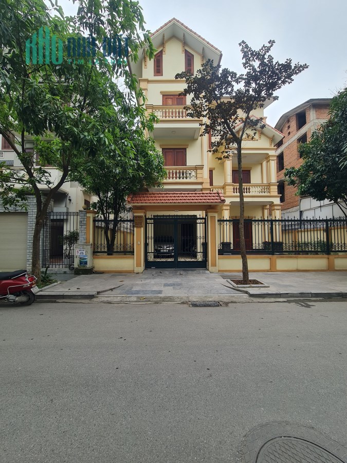 Cần bán gấp biệt thự lô góc KĐT Sài Đồng,165m,4 tầng thang máy,mt 24m,giá 22,5 tỷ.