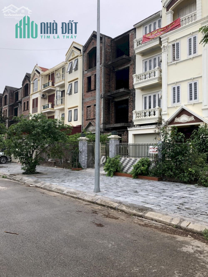 CẦN BÁN NHÀ 4 TẦNG XÂY THÔ KHU KĐT DƯƠNG KINH NEW CITY