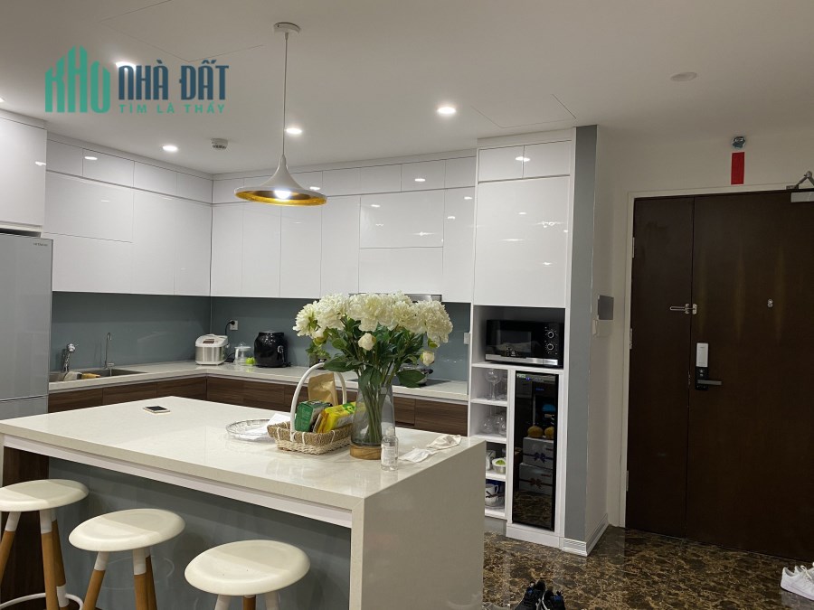 Cần bán căn hộ Đông Nam 120m 3 ngủ full đồ đẹp tại Imperia Garden - 3.8 tỷ 0985800205