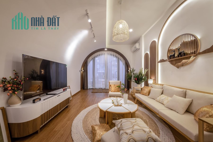 Phố VIP Hoàn Kiếm, Lý Nam Đế giá 3.2 tỷ, 27mx5T, SĐCC, giao luôn