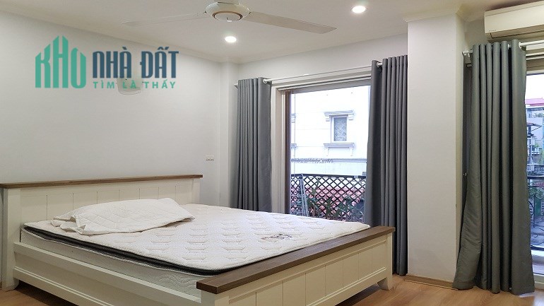 Cho thuê căn hộ giá rẻ tại Lạc Long Quân, Tây Hồ, 30m2, 1PN, đủ đồ, ban công thoáng