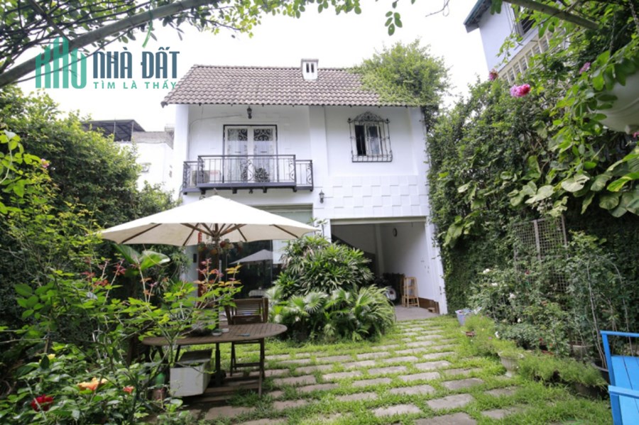 Cho thuê nhà trên phố Tứ Liên 300m, vườn 200m, nhà 100m x 2 tầng, MT8m , 35 triệu/ tháng