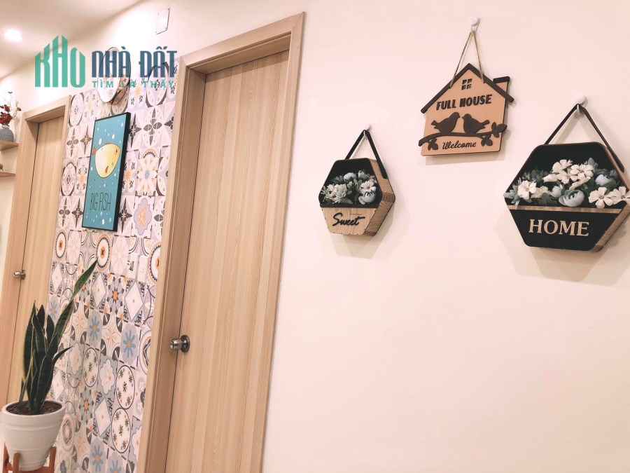 Gia đình bán Mặt phố Lê Văn Hưu giá 10.5 tỷ, 30m2, MT 5m, KD tốt