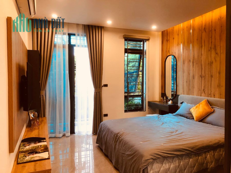 Bán gấp nhà Mặt phố Chính Kinh giá 19 tỷ, 75m2, KD đông đúc