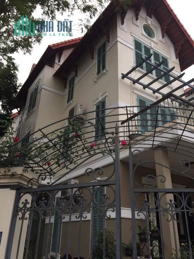 Bán biệt thự lô góc Việt Hưng,khu BT06,DT 228m,MT 21m,4 tầng,giá 23 tỷ.Lh:0989126619.