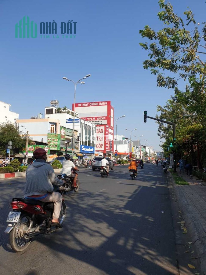 Bán nhà MT kinh doanh Lê Đại Hành Quận 11, 3 tầng DT 126m2, giá tốt 17tỷ, 0899306823