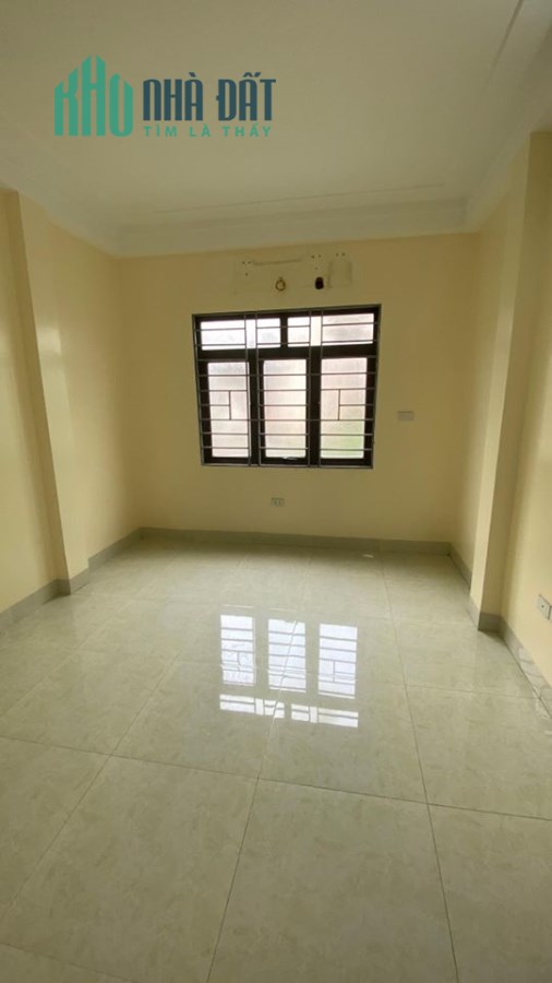 Bán gấp Mặt ngõ Núi Trúc giá 4.8 tỷ, 44m2, SĐCC, giao luôn