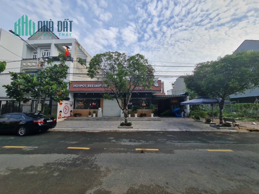 Sang gấp nhà hàng mặt tiền KDC D2D, Thống Nhất, Biên Hoà