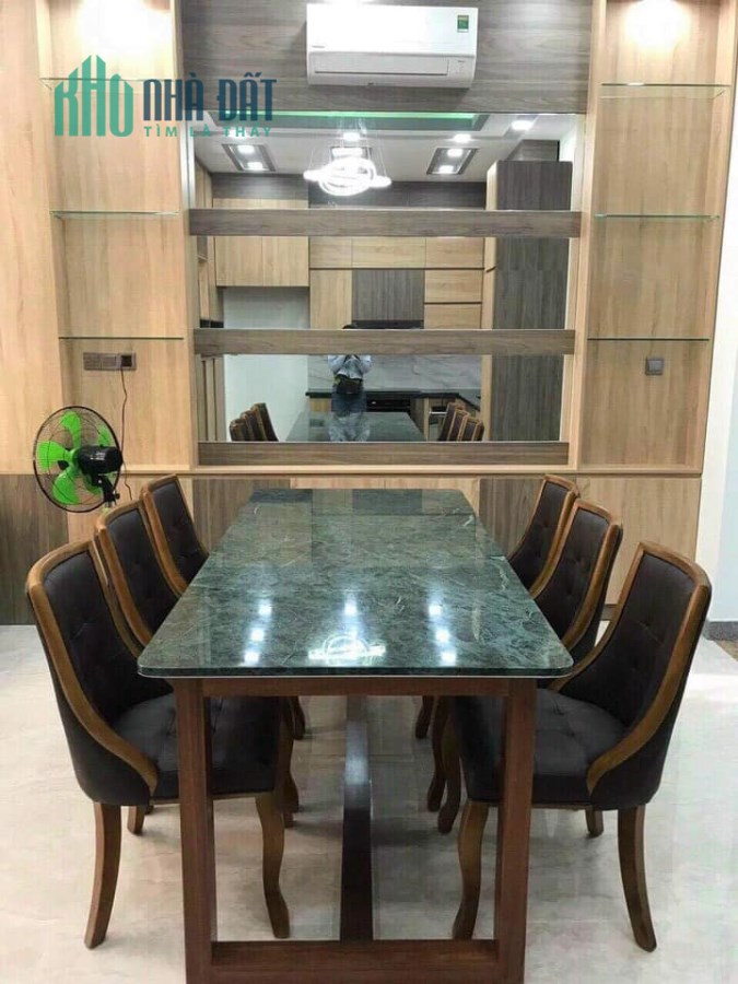 Tôi đang cần bán gấp nhà đường Lê Văn Lương, Quận 7, giá chỉ hơn 6,4 tỷ, LH 0387610701.