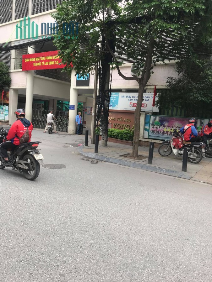 Bán nhà tặng nội thất. RẺ , CỰC ĐẸP vs TIỆN ÍCH  XUÂN THỦY, CẦU GIẤY DT 40M2