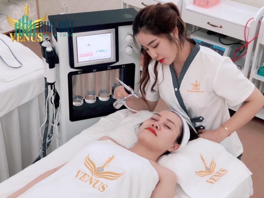 Sang Thẩm Mỹ Viện Lớn ở NHA TRANG - giá: 300 triệu