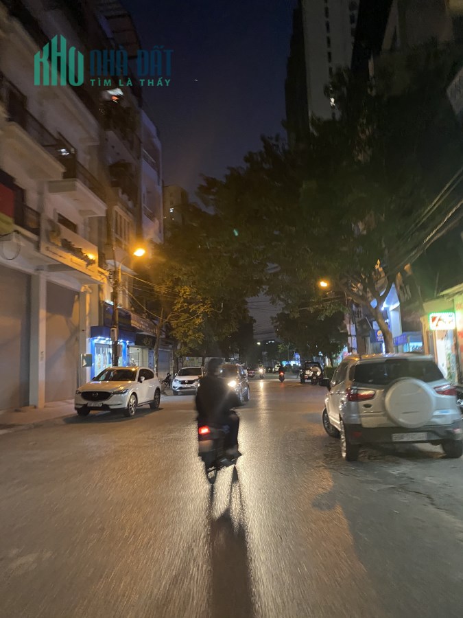 Mặt phố kinh doanh đỉnh Vũ Đức Thận, Việc Hưng 65m2, vỉa hè rộng cần bán