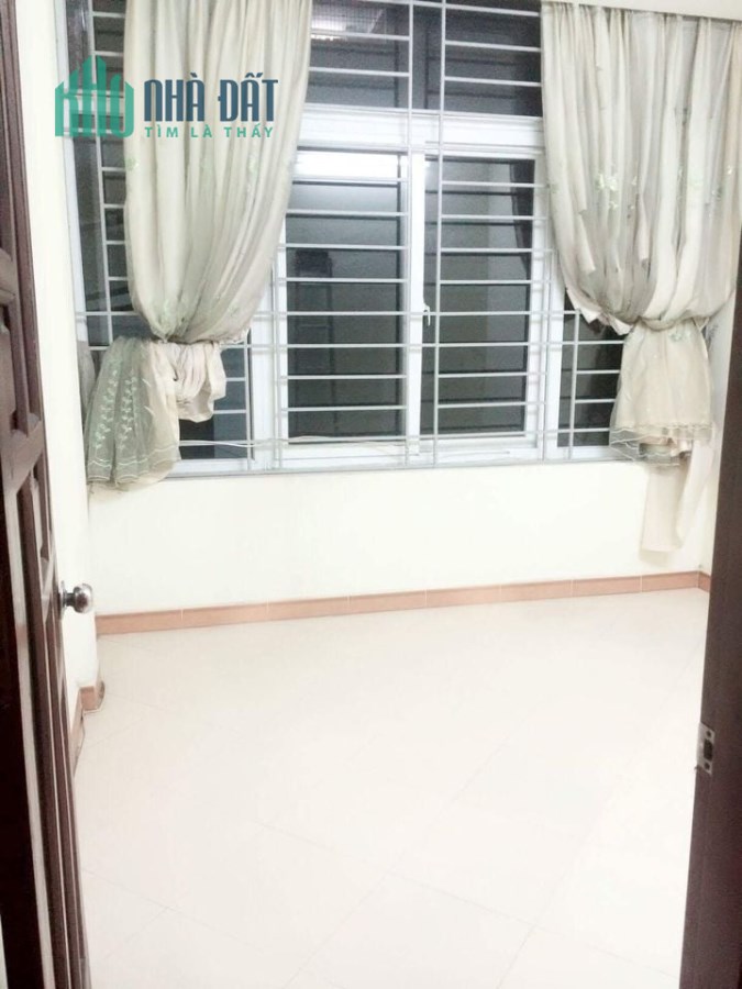 Cần bán nhà ngõ 147 Tân Mai giá 1,55 tỷ, 22mx4T, giao luôn