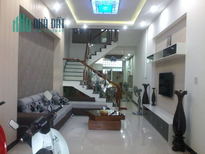 Chính chủ cần bán nhà ngõ 8 b vũ thạch,hoặc ngõ 127 hào nam dt 32 m2 xây 5 tầng  GIÁ 4,5 TỶ