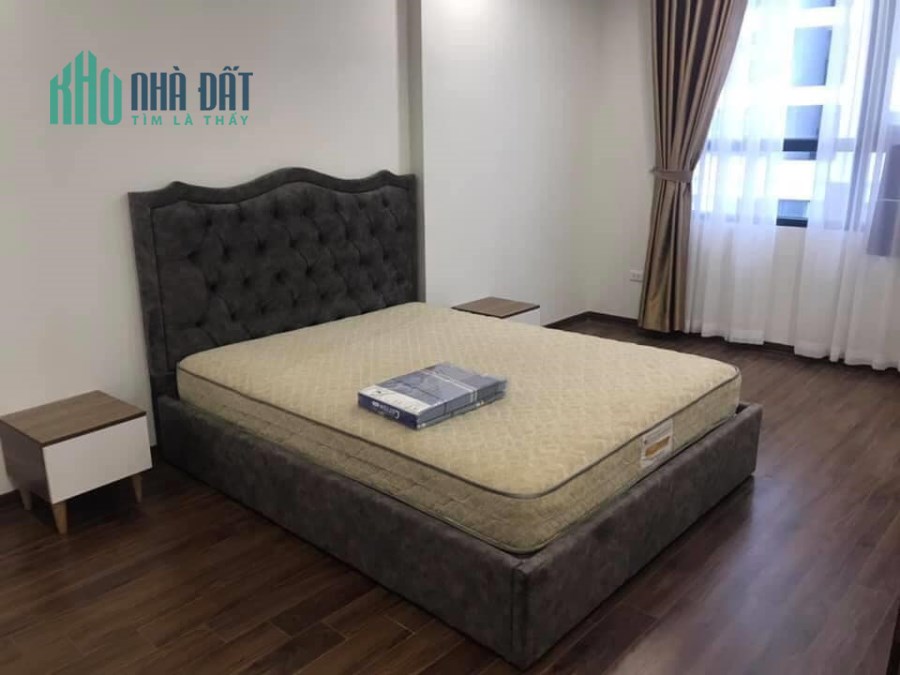 Gia đình cần bán Tập thể Phố 8/3 giá 1.36 tỷ, 60m2, NT đầy đủ