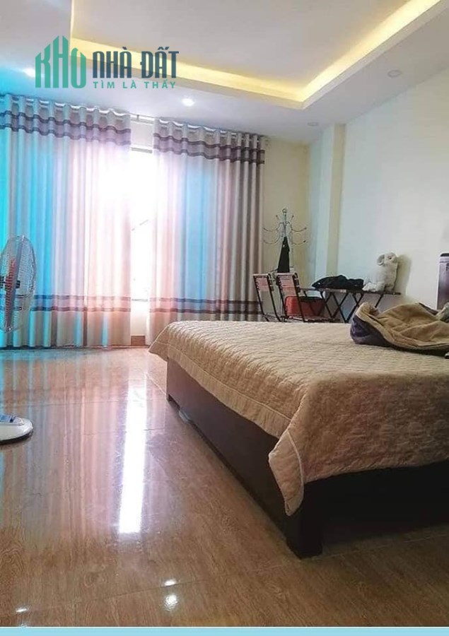 Gia đình bán nhà Phố chợ Khâm Thiên giá 2.8 tỷ, 32mx4T, đẹp, giao luôn