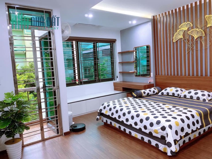 Cần bán nhà ngõ Giếng Mứt giá 3.25 tỷ, 28mx4 tầng, căn góc