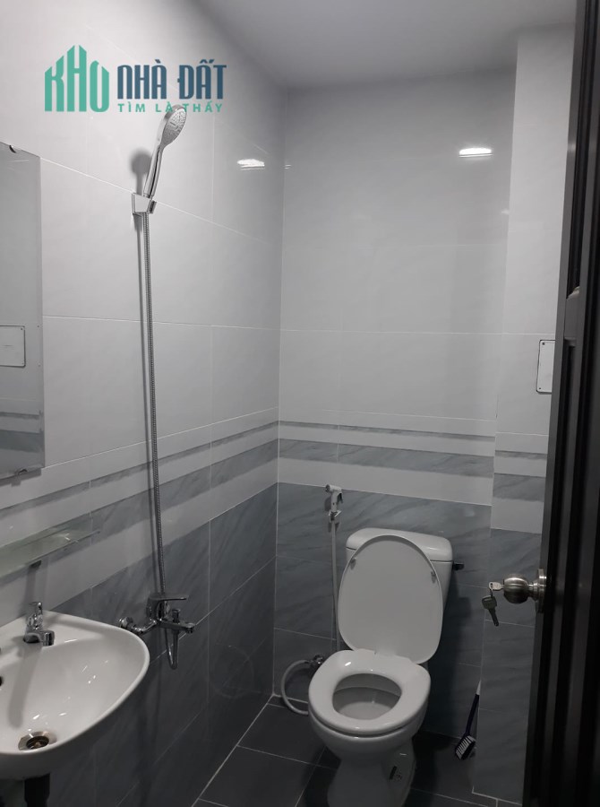 Bán nhà hẻm 4m, Trần Hưng Đạo Quận 1, 30m2, 4 tầng 6PN, giá 6.08 tỷ