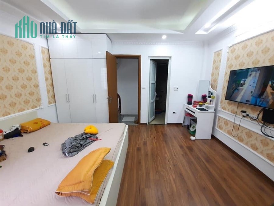 Bán gấp nhà Mặt phố Chính Kinh giá 17.9 tỷ, 80m2, KD đông đúc