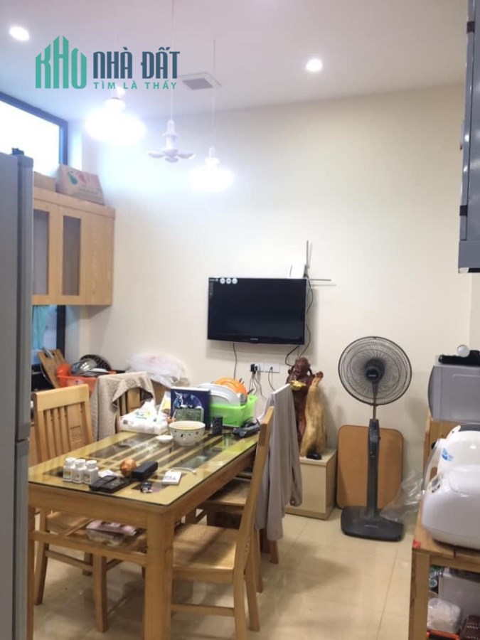 BÁN NHÀ CHÍNH KINH- THANH XUÂN- NHÀ ĐẸP THANG MÁY- VỪA Ở VỪA CHO THUÊ 40TR/THÁNG. LH 0961064095