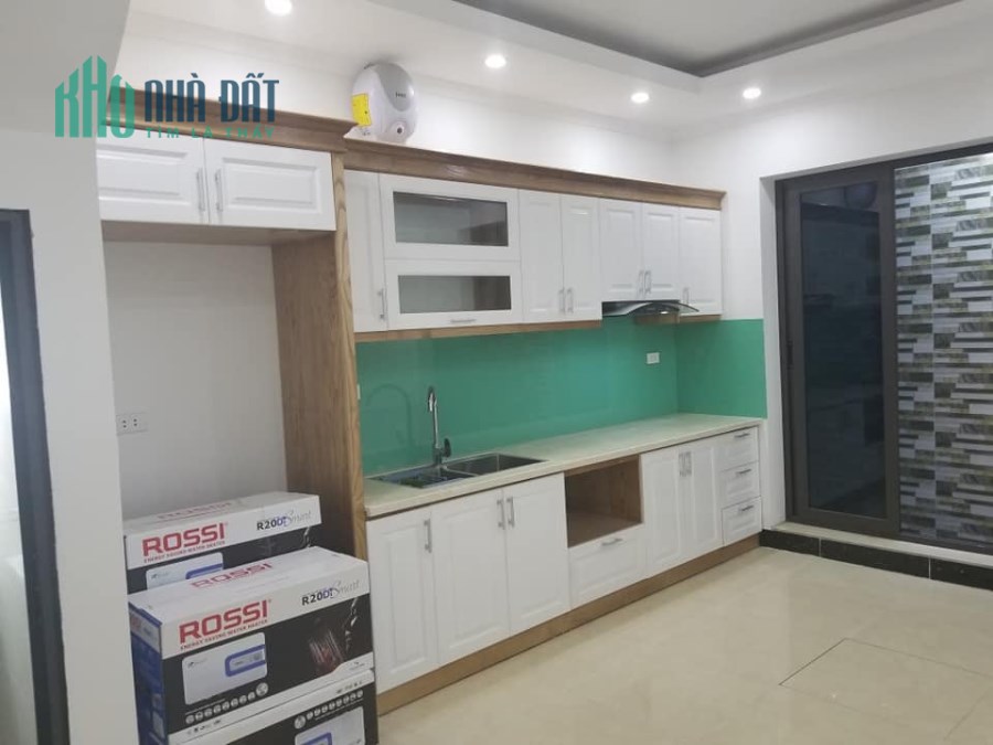 Bán gấp nhà ngõ Gạch giá 11.5 tỷ, dt 40mx5 tầng đẹp, ngõ gần