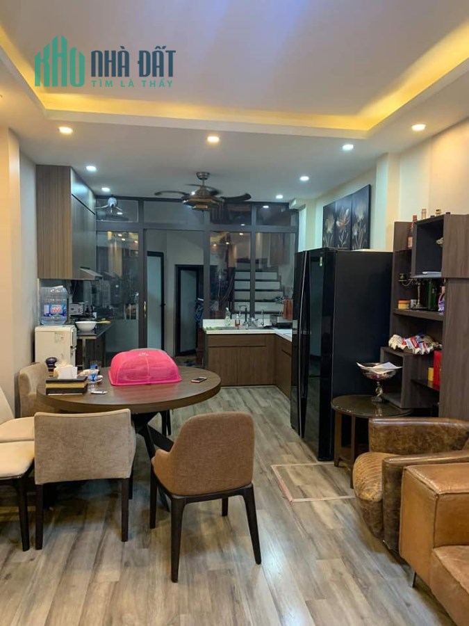 Nhà phân lô 5 tầng 55m2, mặt tiền rộng, kinh doanh tốt tại Lê Thanh Nghị chỉ 8 Tỷ.