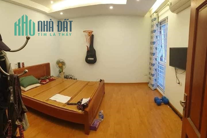 Cần bán gấp CHCC 141 Trương Định giá 1.85 tỷ, 85m2, NT cơ bản.