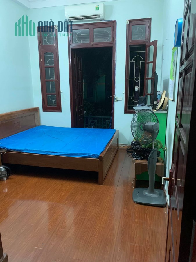 Bán gấp nhà nhõ 18 Định Công Thượng giá 2.55 tỷ, 32mx4 tầng, ở luôn
