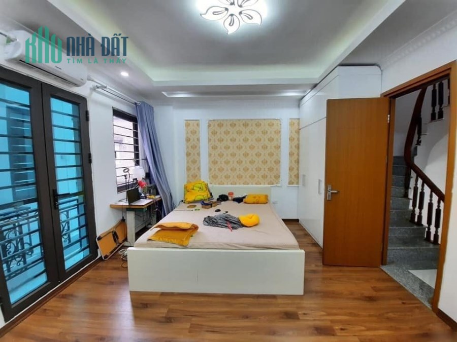 Bán gấp nhà ngõ 219 Định Công Thượng giá 2.85 tỷ, 32mx4T, Mới đẹp.