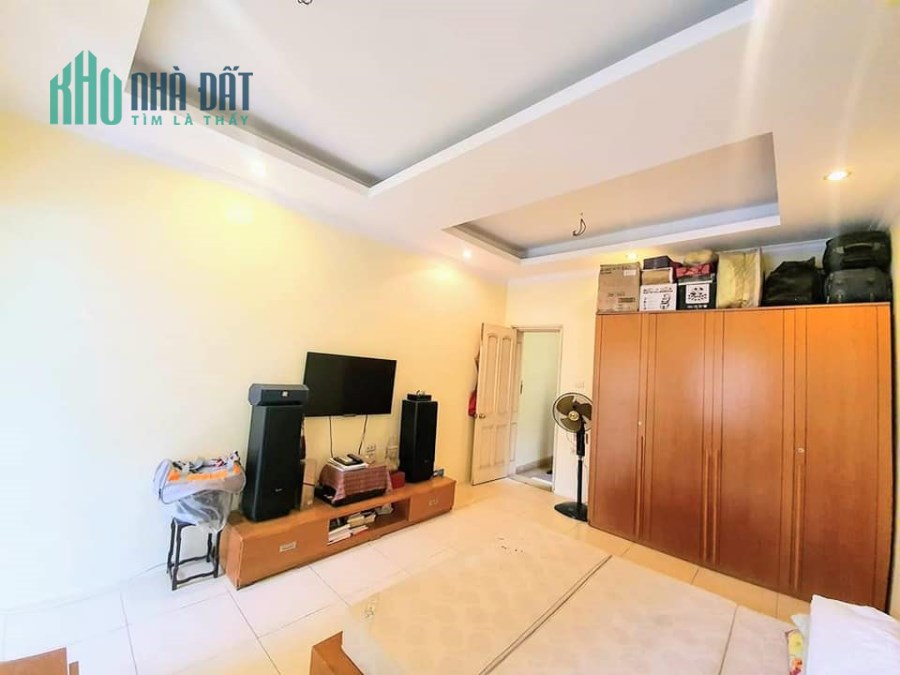 Bán nhà mặt phố Đặng Tiến Đông, Mặt hồ Hoàng Cầu, Kinh doanh, Ô TÔ tránh