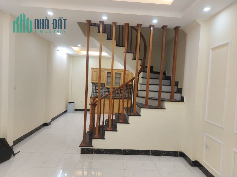 Nhà Đẹp: Hoàng Mai 43m2 5 tầng ô tô 4.65 tỷ