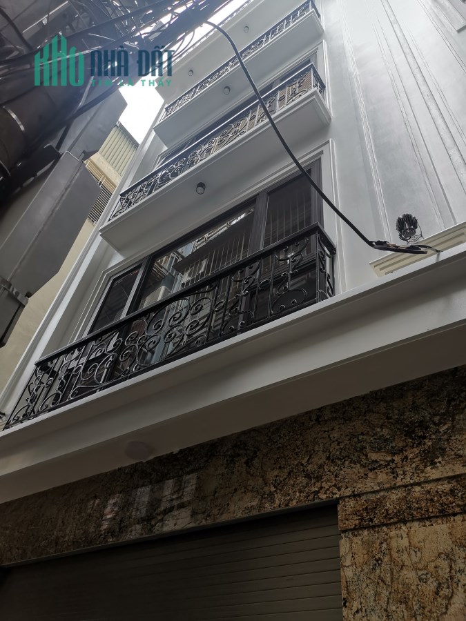 Siêu Hiếm nhà Cầu Giấy, Ngõ thông tứ tung 3 gác tránh, An sinh đỉnh, 35m2x 4.5T. Giá chỉ 5.2 tỷ