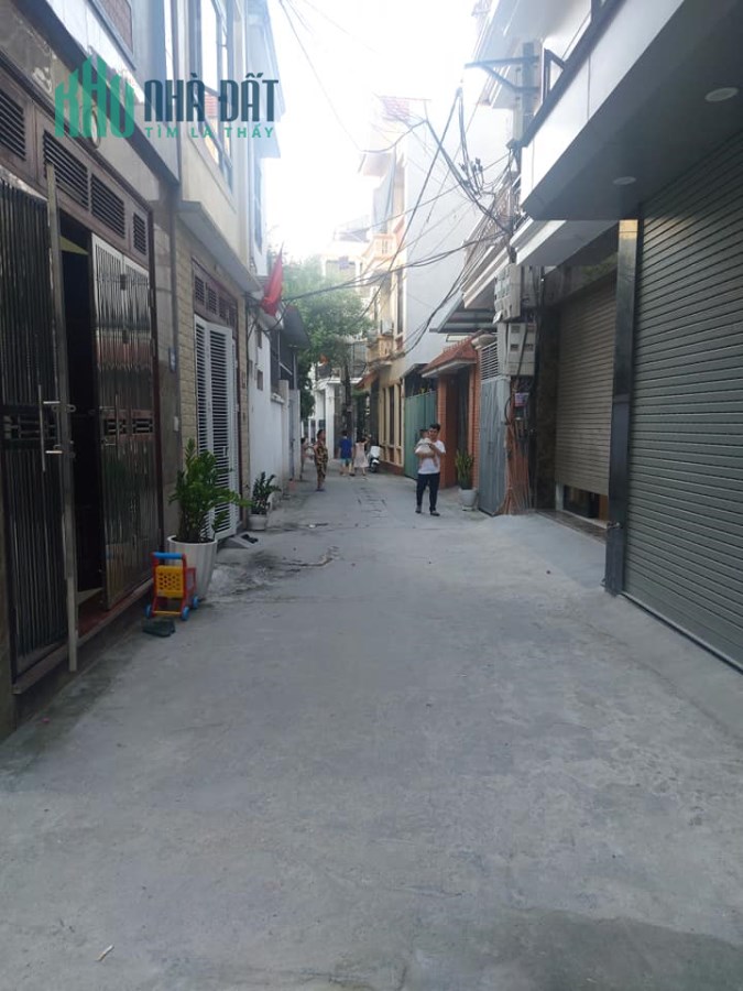 Bán nhà ngõ 640 Nguyễn Văn Cừ,Long Biên,DT 33m,MT 4,2m,5 tầng,giá 3,4 tỷ.
