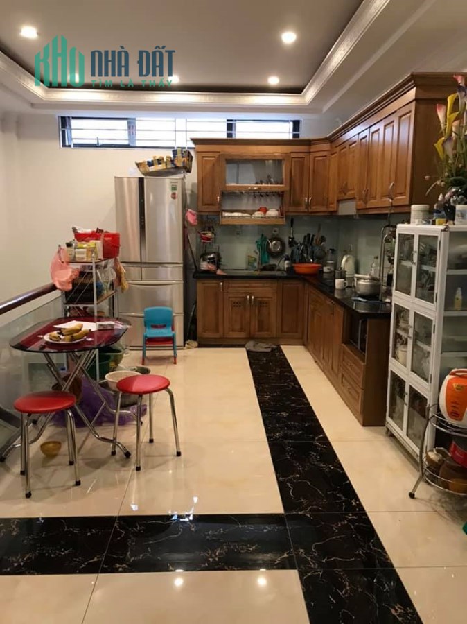 Nhà mới 45m ở ngay, nở hậu, 2 bước chân ra đường 5 Tỷ tại phố Lê Thanh Nghị.