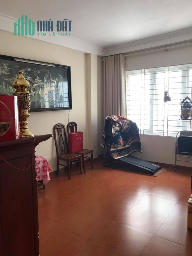 Tôi cần bán CHTT tầng 2 khu Đầm Trấu giá 1.2 tỷ, 35m2, ở được luôn