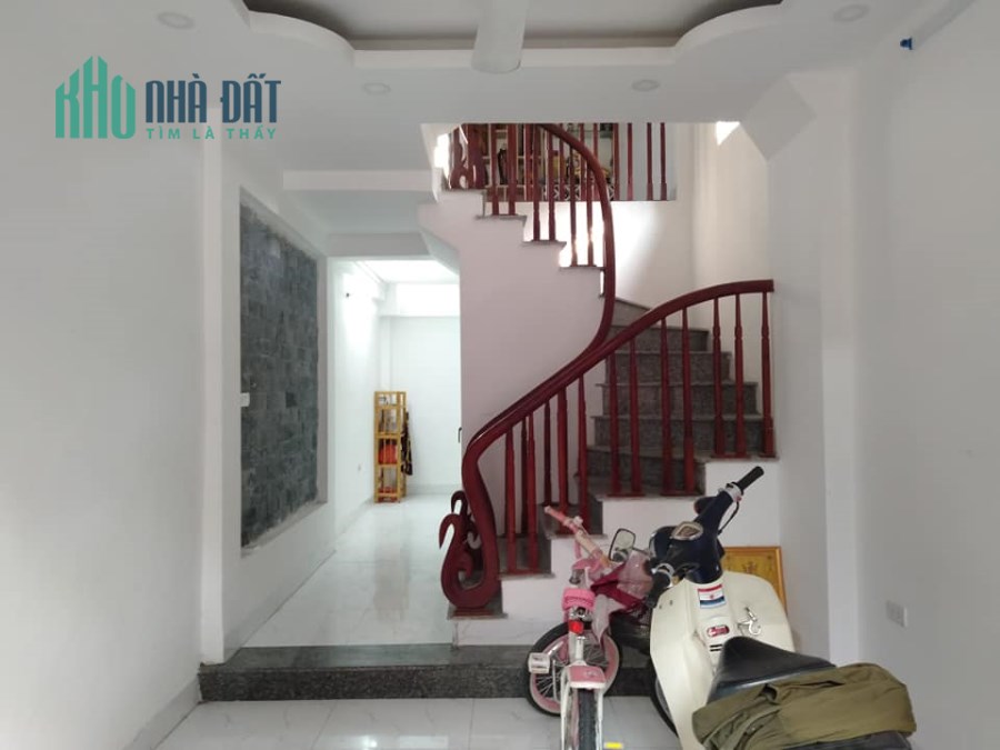 Nhà đẹp ở ngay Thanh Trì Xóm Cầu, Hữu Hòa DT32 5 tầng MT 3.2 Giá 2,55 tỷ.