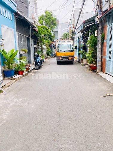 Nhà gò vấp 1 trệt 1 lầu hẻm 4m xe hơi ra đường lớn 50m DT 4x12m giá 4.8 tỷ có TL có nội thất
